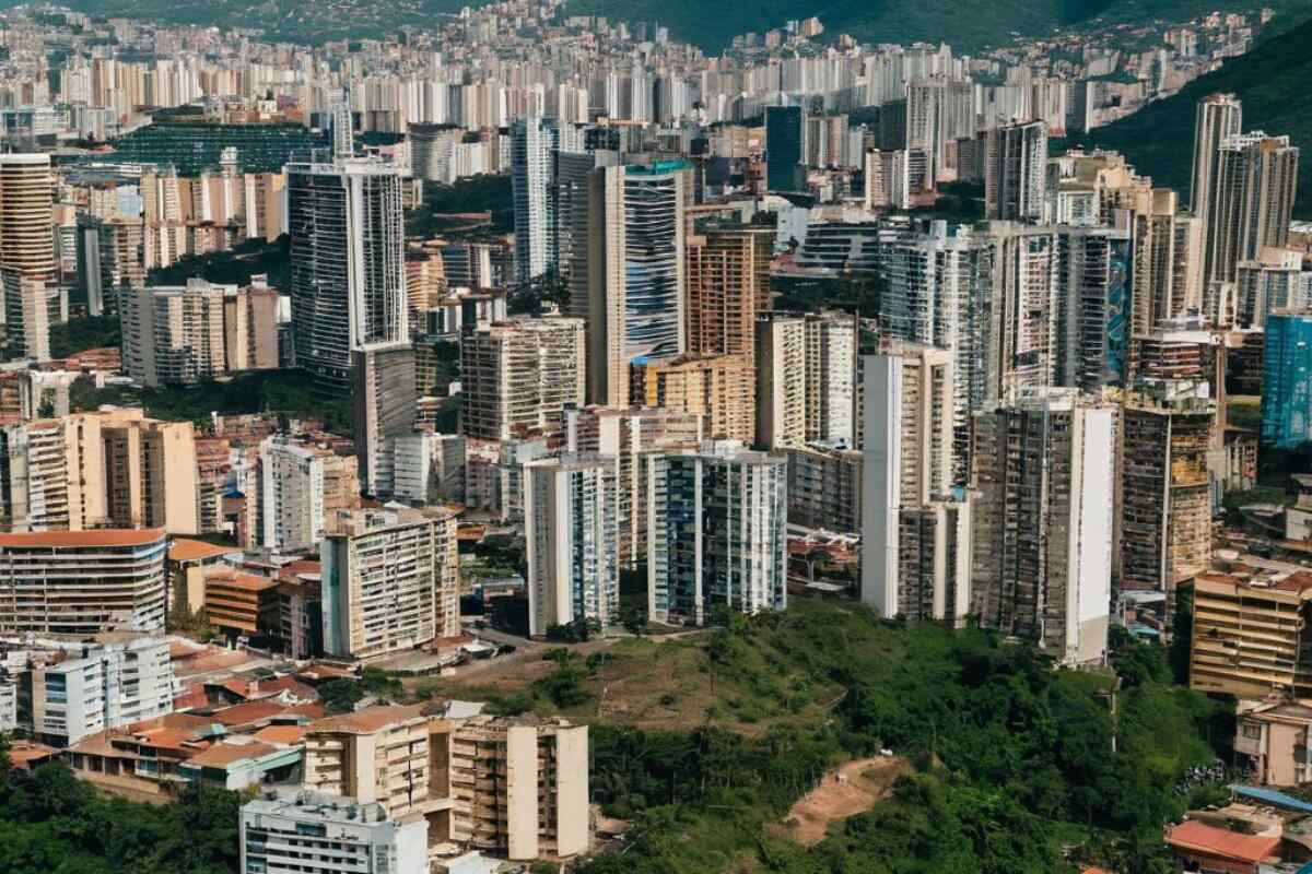 Forbes revela el ranking de las ciudades más peligrosas para turistas: ¿Tu destino está en la lista?