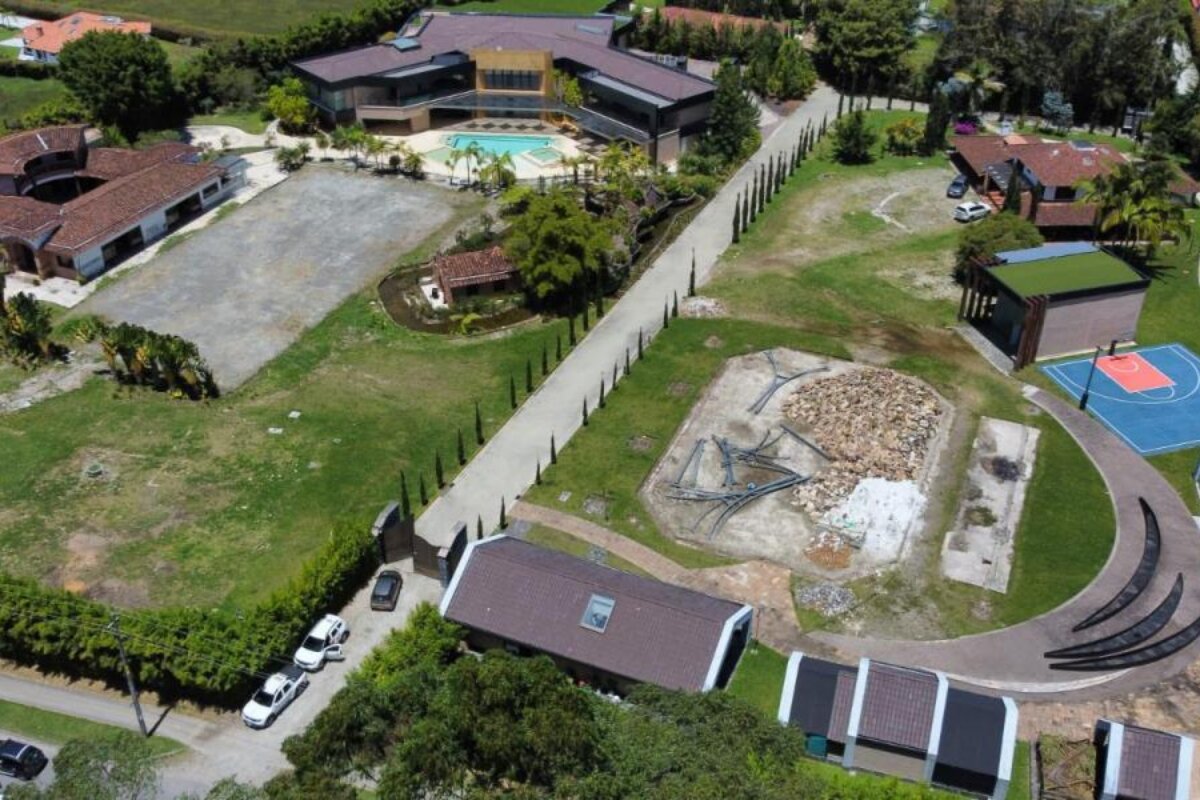 lujosos bienes incautados a 'Falcón' en Rionegro, Antioquia