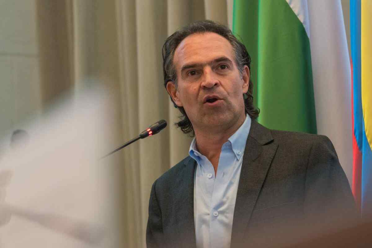 Propuesta de venta de Tigo-Une genera caos: Fico Gutiérrez recibe abucheos en el Concejo