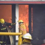 Incendio descontrolado consume casi una cuadra llena de negocios en Ibagué