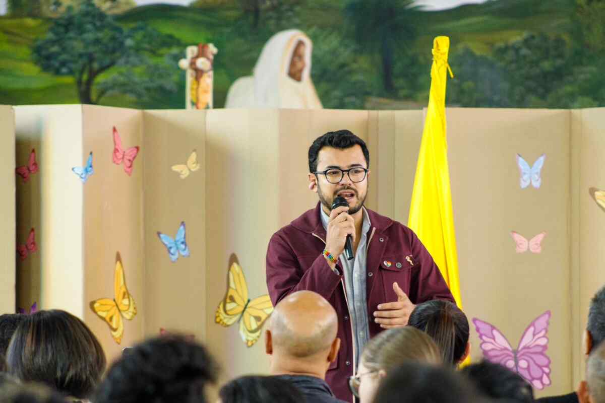 Superintendente Leal responde a las críticas de Cabal sobre diversidad: “Soy un hombre gay feliz y orgulloso”