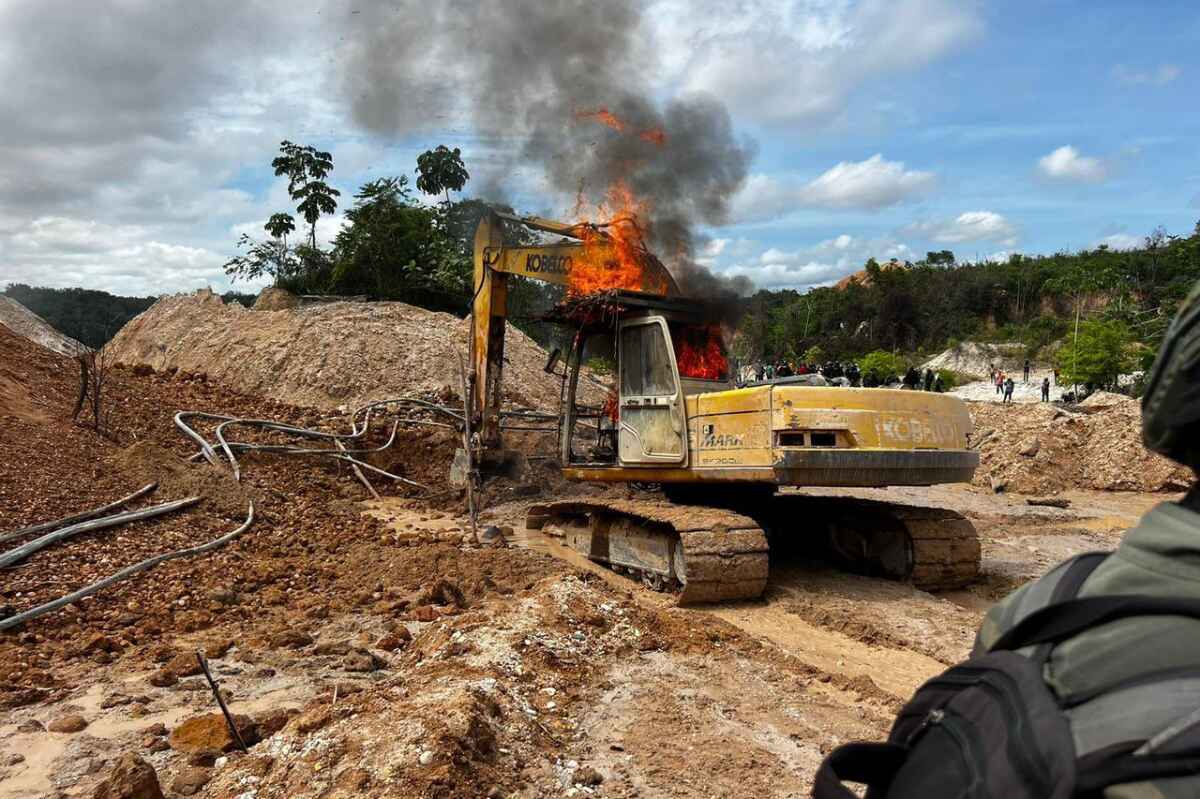 Gobierno reglamenta destrucción de maquinaria utilizada en minería ilegal: Fuerzas Militares toman acción