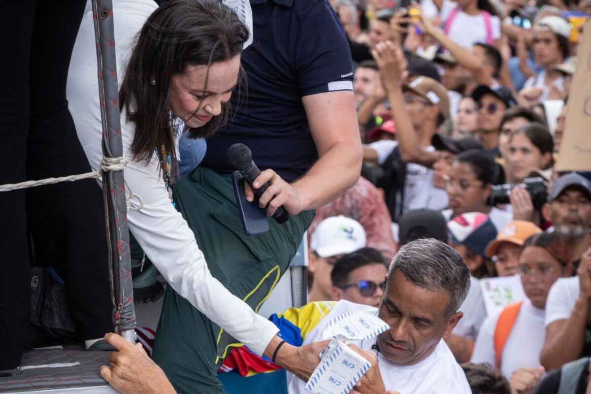 María Corina Machado: "Maduro Está Cada Día Más Aislado"