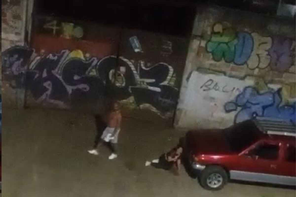 Repudio en Medellín: Hombre golpea brutalmente a su ex en plena calle