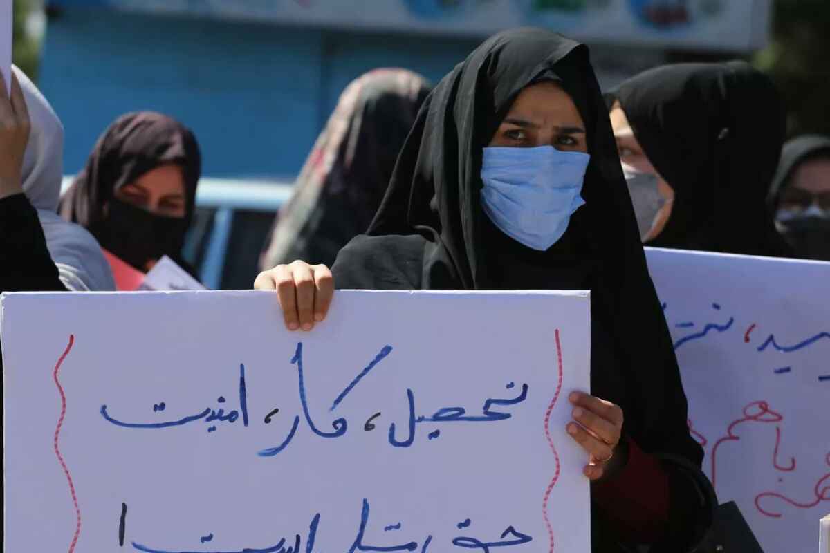 Nuevas leyes talibanes: mujeres afganas silenciadas en público