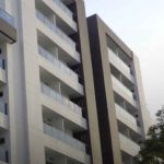 Grave accidente en Barranquilla: Mujer cae de un quinto piso mientras limpiaba ventanas