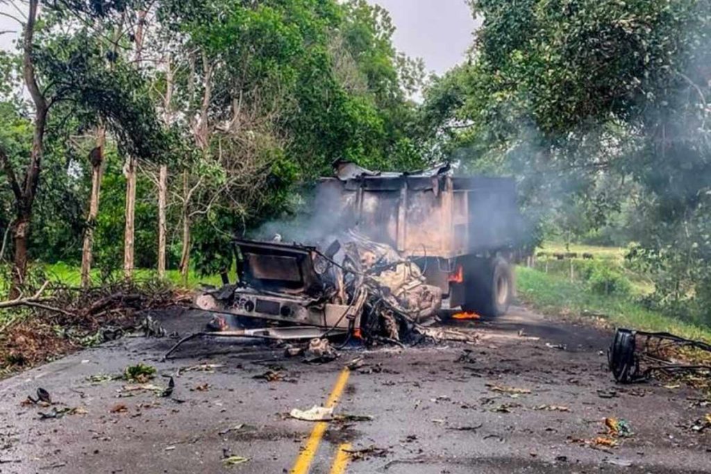 Explosión de cilindros lanzados desde una volqueta en base militar de Arauca deja múltiples heridos