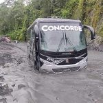 Bus queda atrapado en el lodo en la vía del Cusiana: alerta por fuertes lluvias