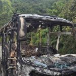 Incendian bus en vía Quibdó - Medellín: estudiantes universitarios entre las víctimas