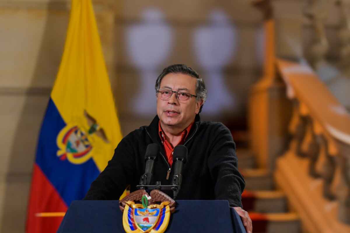 Petro alerta sobre golpe de Estado desde el CNE y convoca asamblea en Bogotá