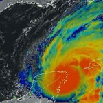 Huracán Helene se intensifica y amenaza con azotar Florida con fuerza