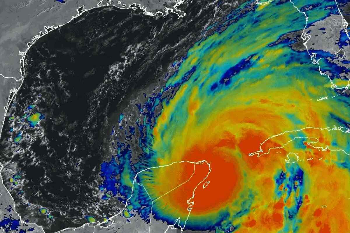 Huracán Helene se intensifica y amenaza con azotar Florida con fuerza