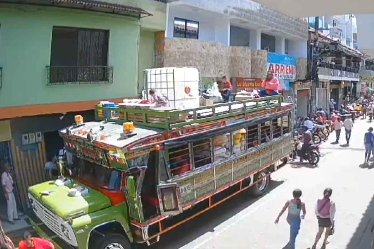 ¡Tragedia en San Rafael! Un niño habría causado el incendio de una chiva, dejando una mujer muerta