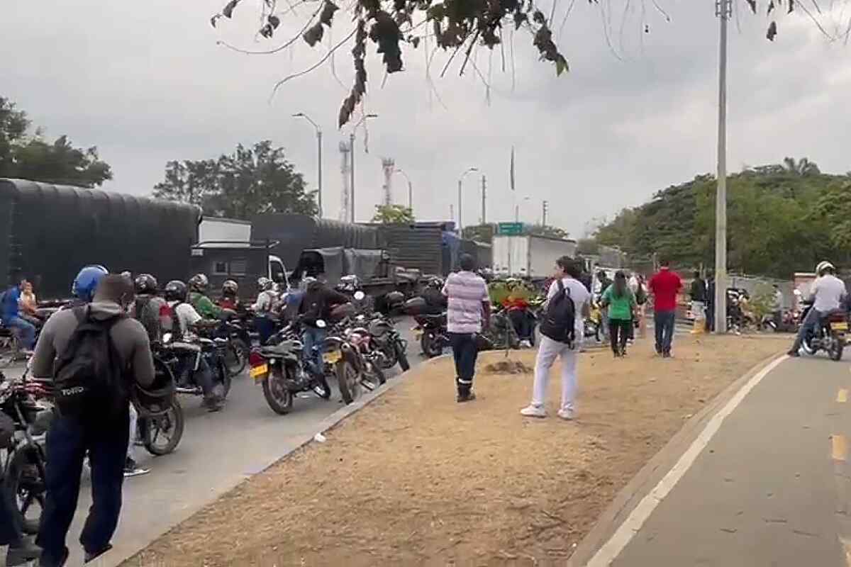 Caos en Cali: Bloqueos del Paro Camionero paralizan el aeropuerto y viajeros quedan varados