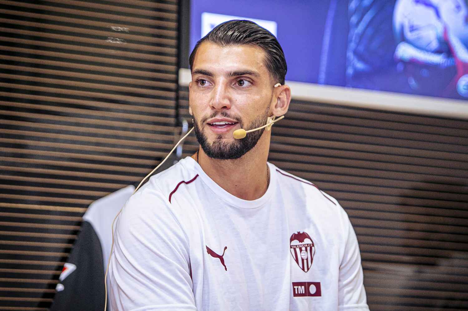 Rafa Mir, Futbolista del Valencia CF, Queda en Libertad con Cargos por Presunta Doble Agresión Sexual; Le Retiran Pasaporte y Prohíben Salir de España