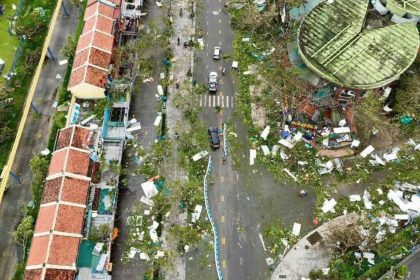 yagi Vietnam sufre las consecuencias del tifón más poderoso del año. Al menos 14 muertos y miles de damnificados. Nuestras condolencias a las familias afectadas. #Vietnam #DesastreNatural