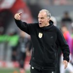 Bielsa dice que las críticas de Suárez afectaron su autoridad