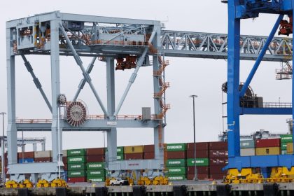 El déficit del comercio exterior de EEUU subió un 8,9 % en los primeros ocho meses del año