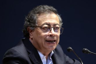 Gustavo Petro denuncia el fascismo en el ataque a Evo Morales