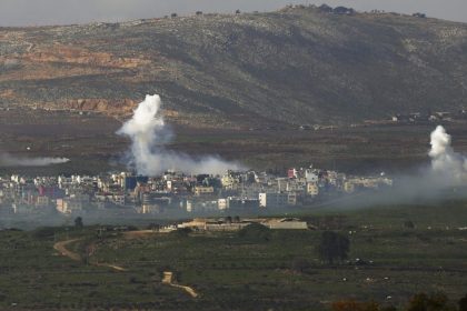 Hizbulá lanza andanadas de cohetes contra una base naval y un cuartel en norte de Israel