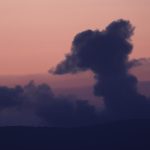 Israel bombardea Gaza y dispara contra posiciones de la misión de la ONU en Líbano