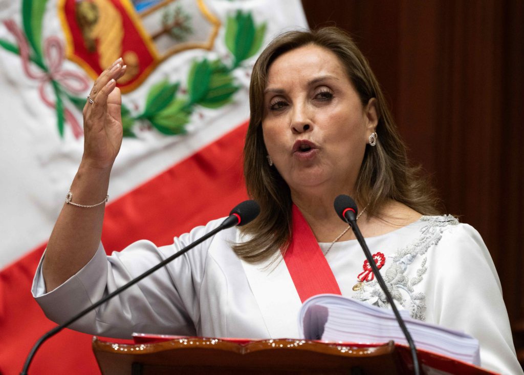 La presidenta de Perú asegura que su Gobierno enfrentará a la delincuencia con mano dura