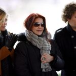 Lisa Marie Presley mantuvo el cuerpo de su hijo en su casa dos meses después de su muerte