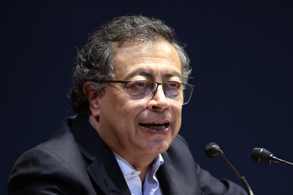 Petro asegura que el presidente del CNE recurre a la trampa para sacarlo del cargo