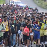Una caravana de migrantes sale desde el sur de México por la falta de empleo y seguridad