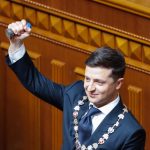 Zelenski retiene la confianza de la mayoría de los ucranianos pese a prolongarse la guerra