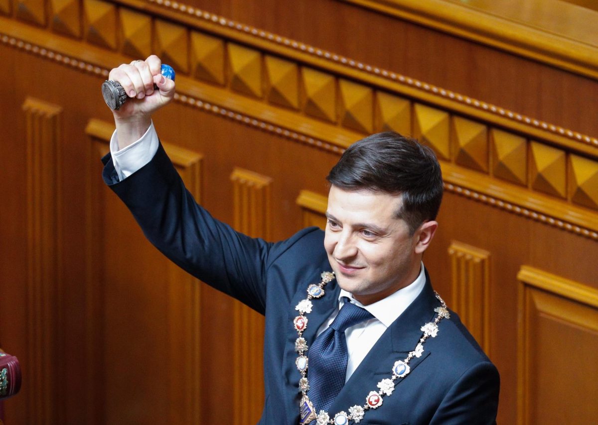 Zelenski retiene la confianza de la mayoría de los ucranianos pese a prolongarse la guerra