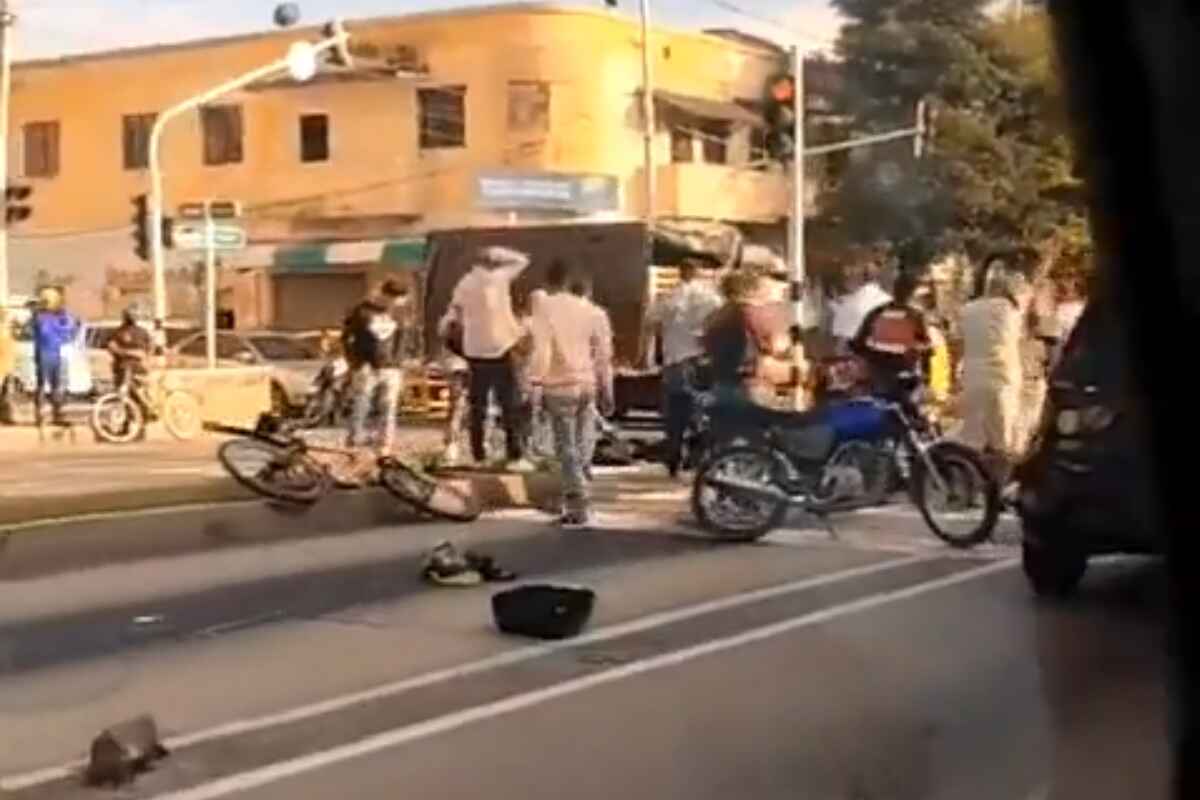 Choque en motocicleta deja un patrullero de la policía muerto y su compañera gravemente herida en Barranquilla