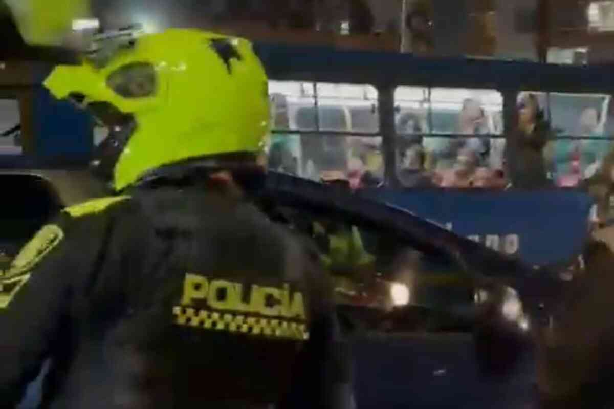Caos en Bogotá: Conductor arrolla a motociclistas y policías en alocada persecución