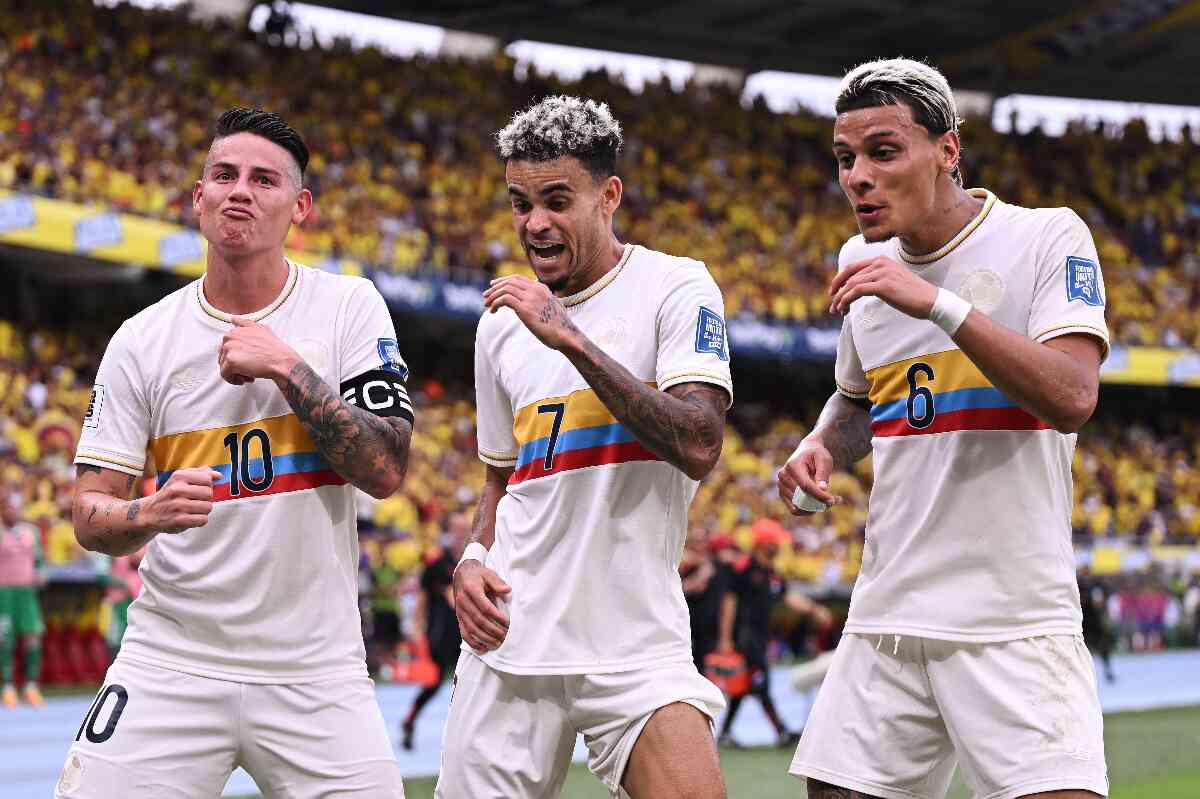 Colombia golea a Chile y se afianza en el segundo lugar de las Eliminatorias