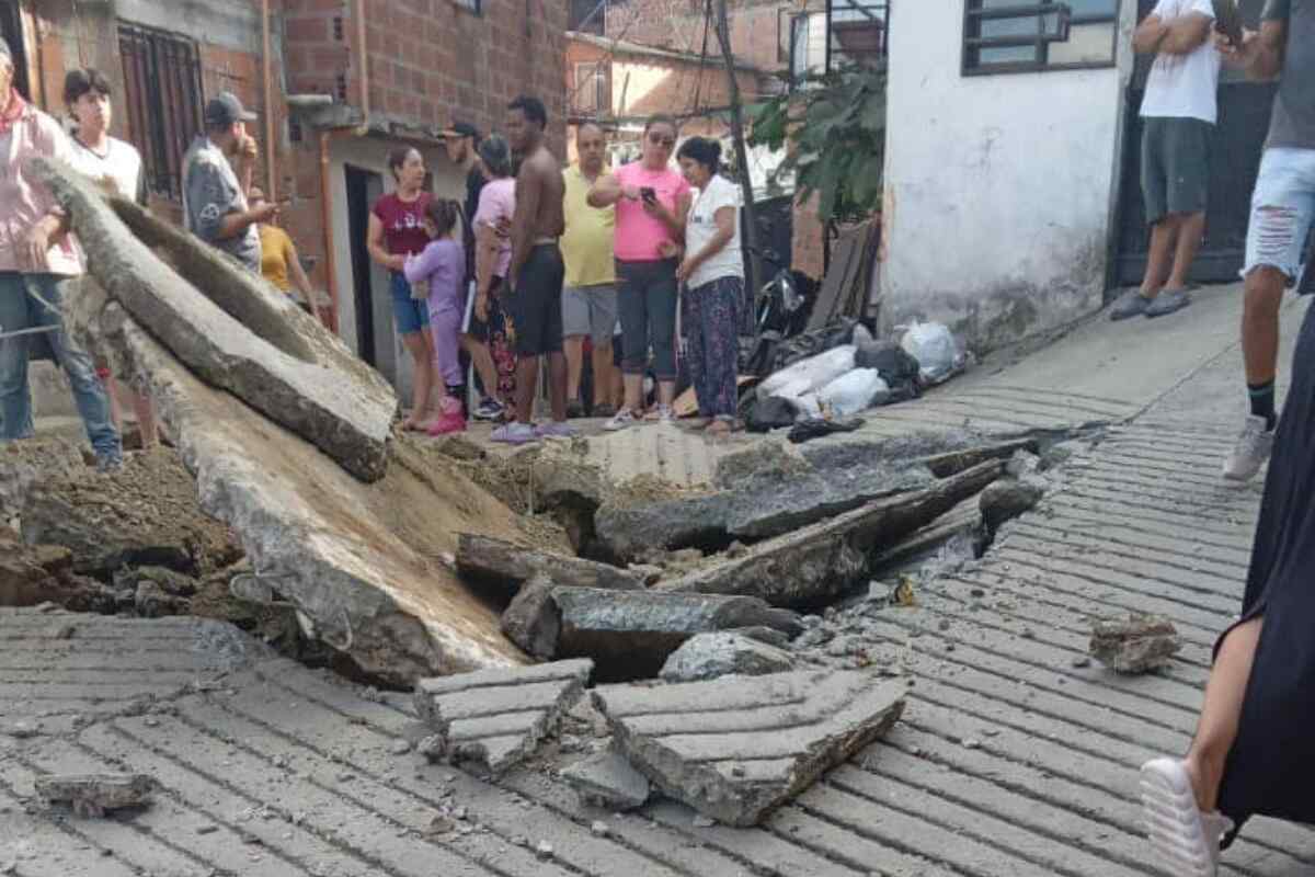 Explosión en Medellín: Tubería colapsa y afecta a varias viviendas en El Popular