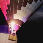 Muere hombre al caer de globo aerostático en Aguazul: el viento lo arrastró