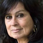 Escritora colombiana Laura Restrepo niega rumores de fallecimiento