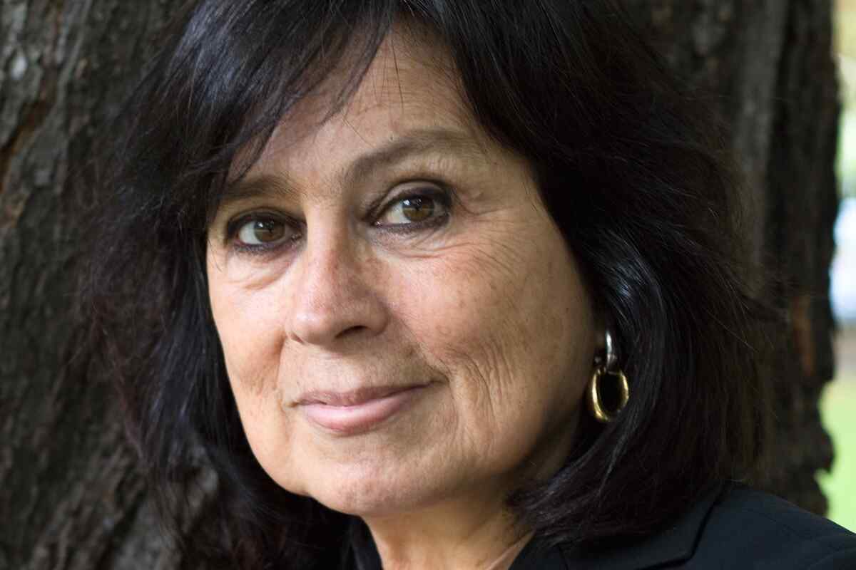 Escritora colombiana Laura Restrepo niega rumores de fallecimiento
