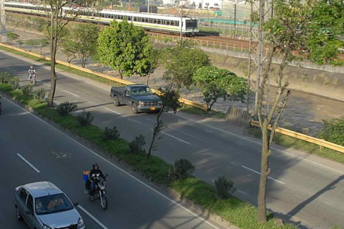 Terror en las vías de Medellín: Habitantes de calle atacan con piedras a conductores