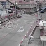Milagro en Bogotá: dos niñas escapan de ser aplastadas por bus desbocado
