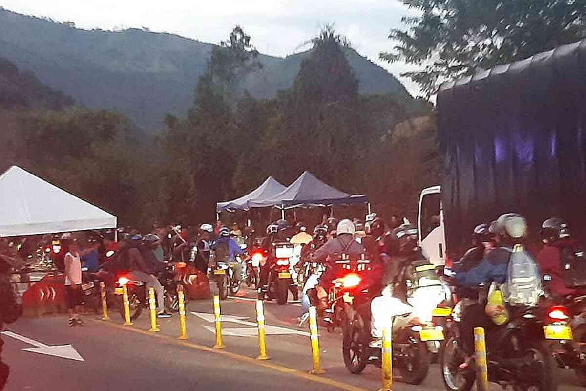 Bloqueos del paro minero paralizan rutas y complican el abastecimiento en varias regiones de Colombia