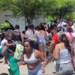 Furia en Candelaria: Turba incendia la casa del presunto asesino de Sofía Delgado