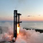SpaceX logra un avance sin precedentes al atrapar el propulsor de Starship