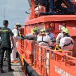 Al menos 48 inmigrantes muertos tras naufragar una barcaza cerca de Canarias