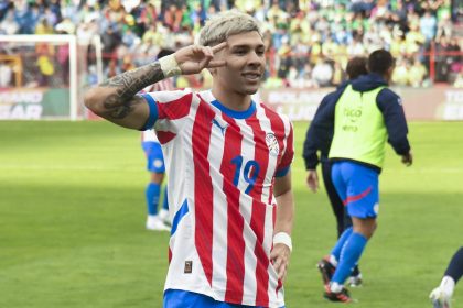 El Brighton desciende al internacional paraguayo Julio Enciso al sub-21