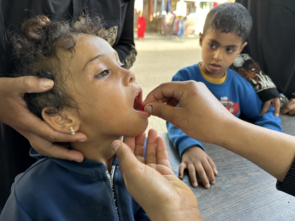 La OMS reanuda la vacunación infantil contra la polio en el norte de Gaza