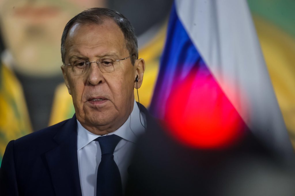 Lavrov asegura que Rusia y EE.UU. están al borde de un conflicto militar directo
