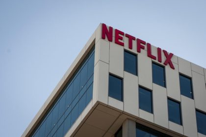 Más de la mitad de las nuevas suscripciones en Netflix son con anuncios, según informe