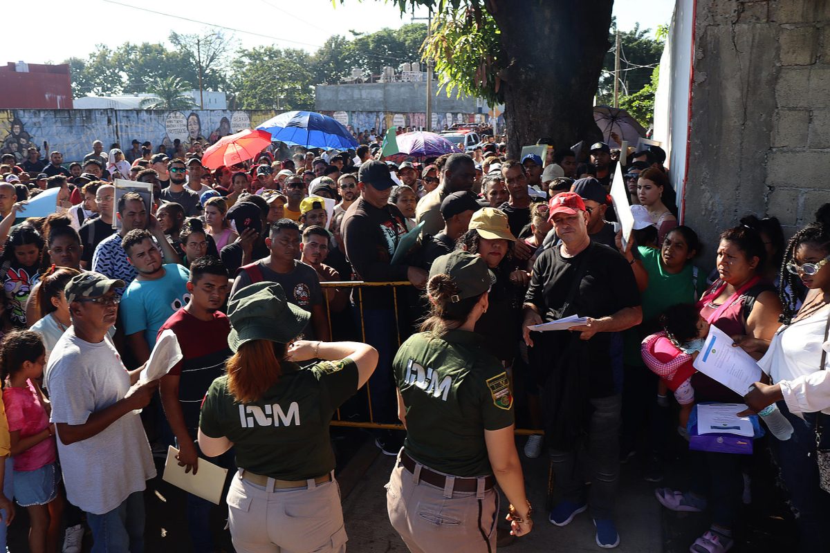 Migrantes en frontera sur de México buscan apresurar trámites previo a comicios en EE.UU.