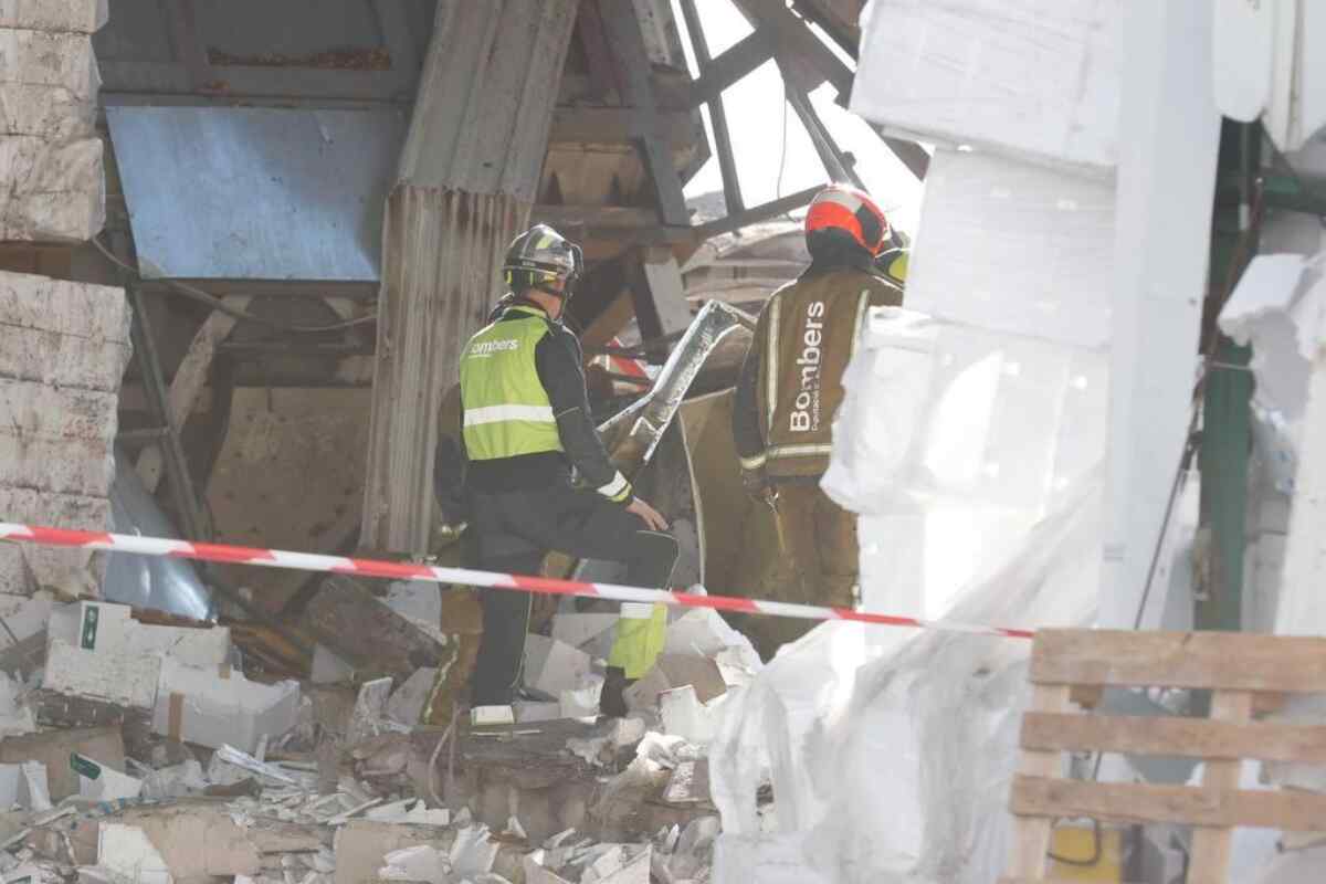Fuerte explosión en una fábrica de Ibi. Múltiples víctimas fatales y daños materiales
